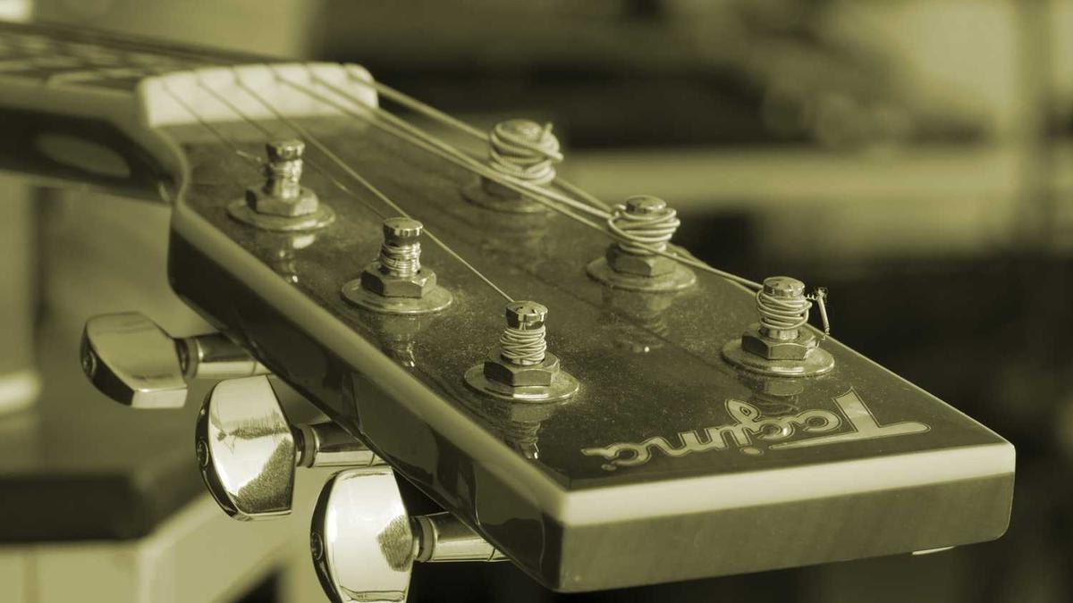 AI生成的我现在的模样,穿着西装,拿着书本,背景是现代化写字楼 AI生成的我现在的模样,穿着西装,拿着书本,背景是现代化写字楼