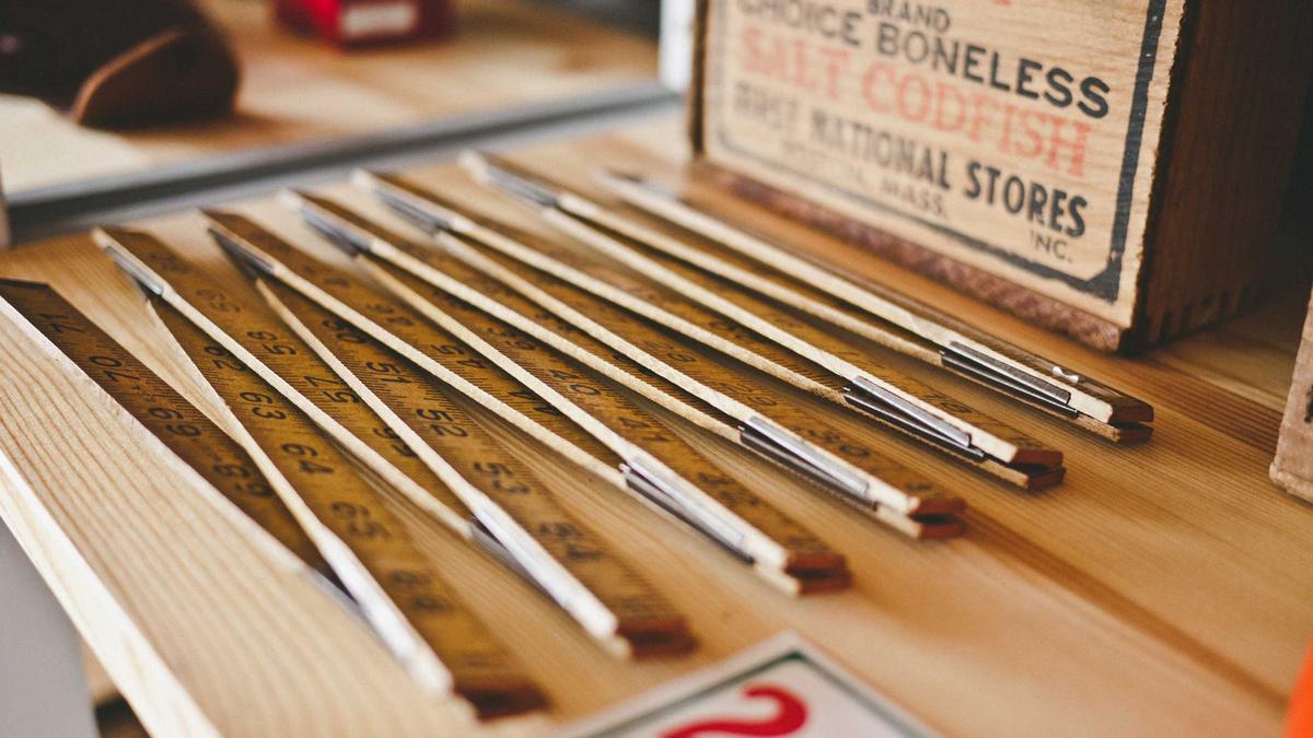 体育成为逃离现实问题的“精神鸦片”，过度沉迷忽略生活中其他重要方面。